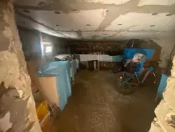       ,     9