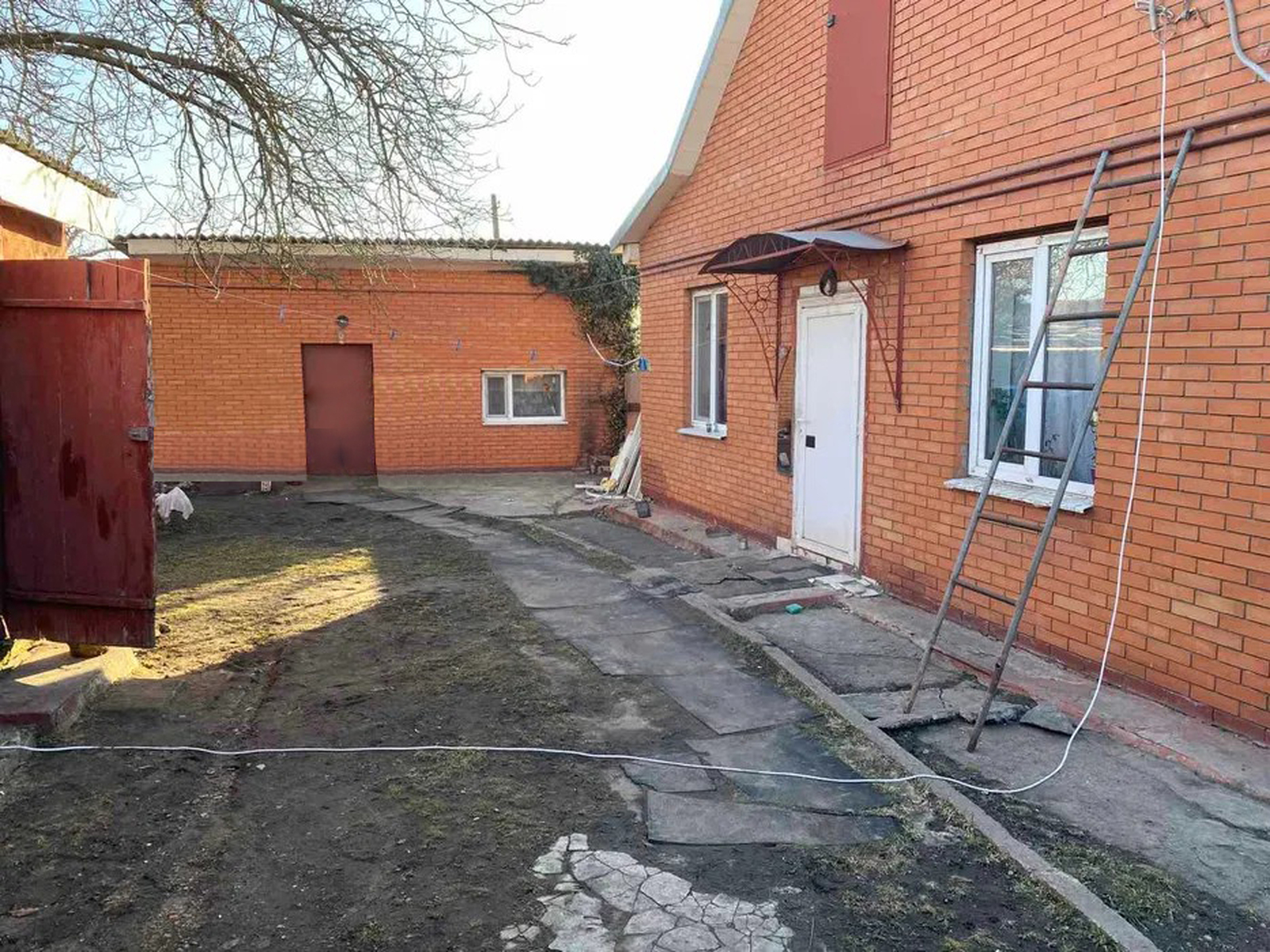 Продам два автономных дома 94 м. кв., 5 комнат на одном участке. ж/м Мирный. фото 1 Продам два автономных дома 94 м. кв., 5 комнат на одном участке. ж/м Мирный. фото 1