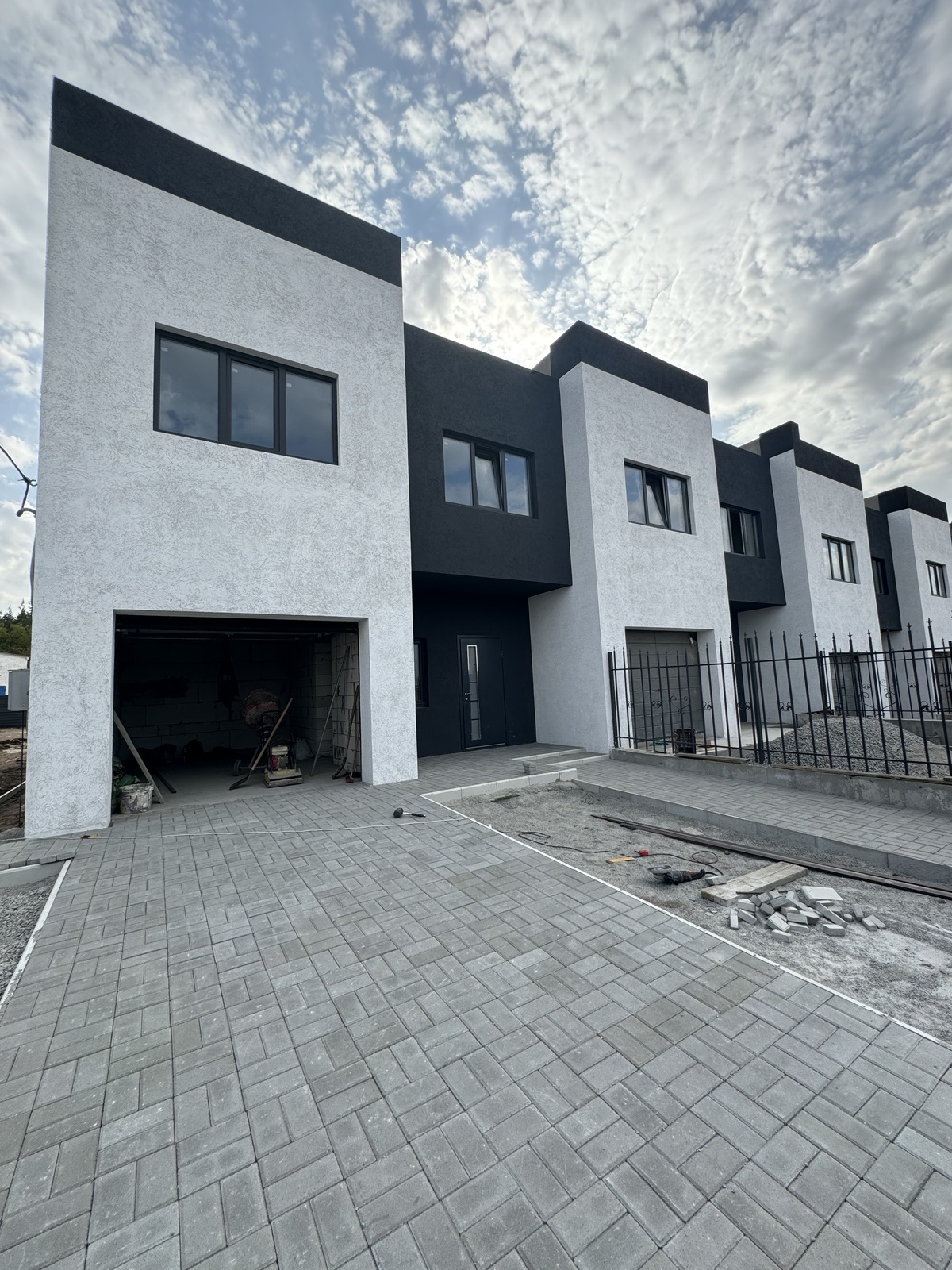 Продам танхаус на Новомиколаївці в м. Кропивницький фото 1 Продам танхаус на Новомиколаївці в м. Кропивницький фото 1