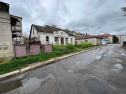 ЦЕНТР! Будівля з ділянкою 3.2 сот землі у власності. фото 5 ЦЕНТР! Будівля з ділянкою 3.2 сот землі у власності. фото 5