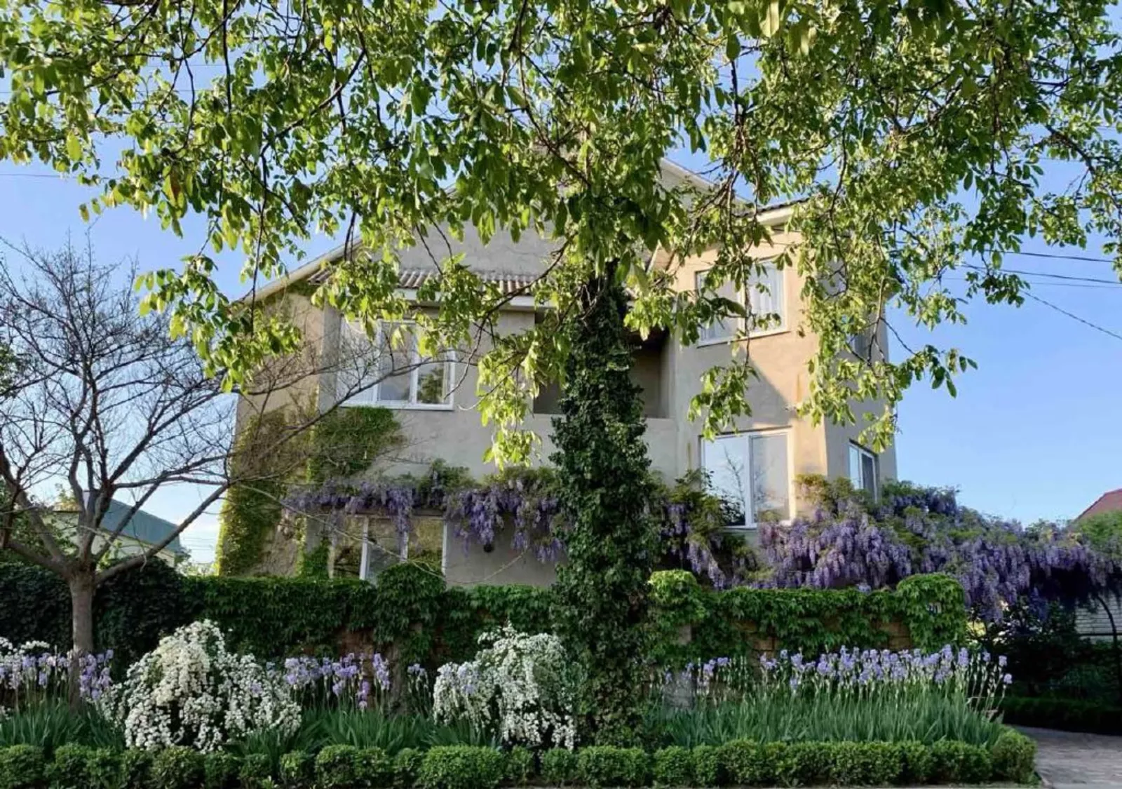 ����� ������� 400 ��. �. � �������� �� ��� ����� � ������������ ������, ������ ��������-3 ���� 1