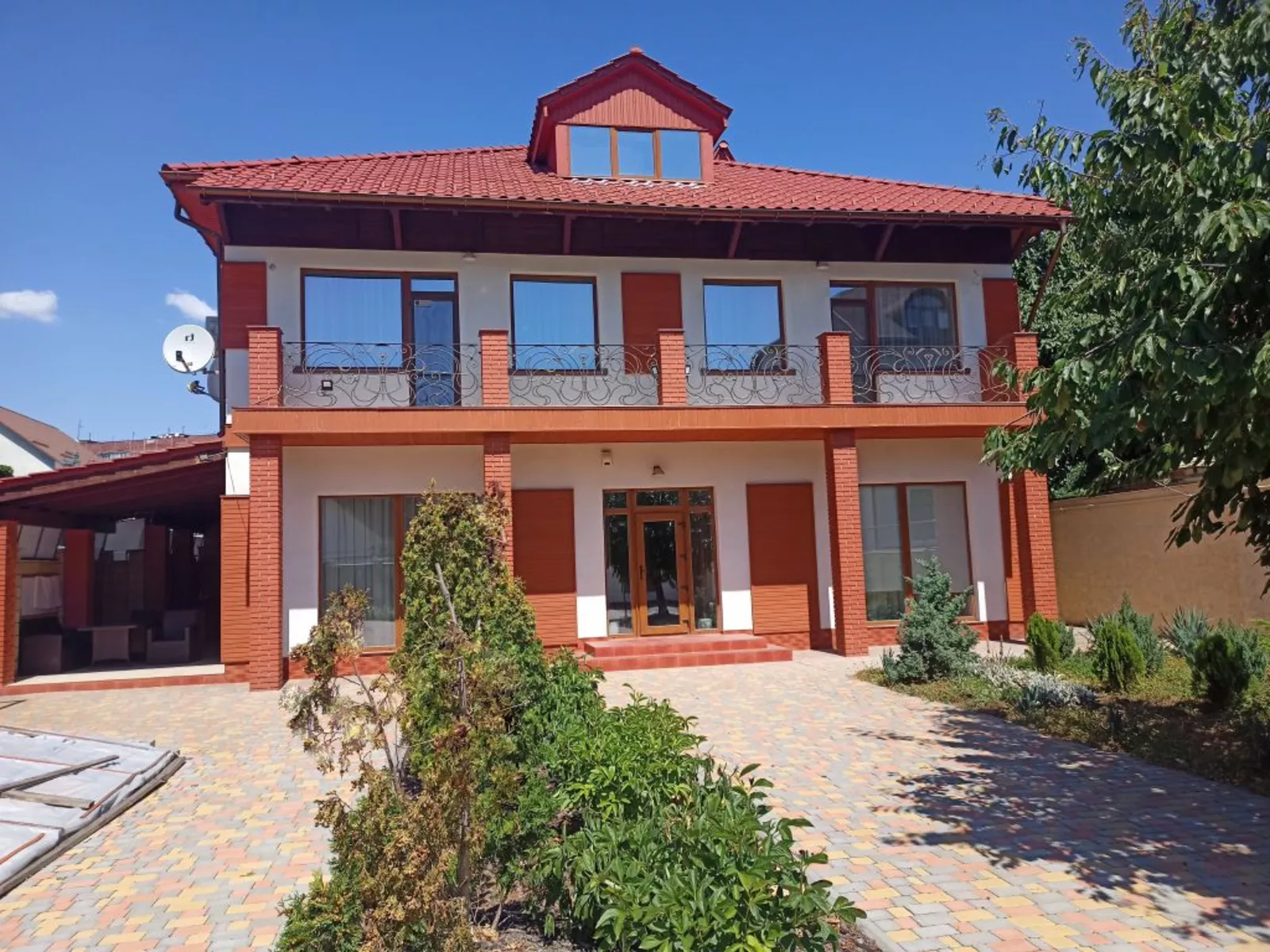 Добротний сучасний будинок в фото 1 Добротний сучасний будинок в фото 1