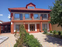 Добротний сучасний будинок в фото 1 Добротний сучасний будинок в фото 1