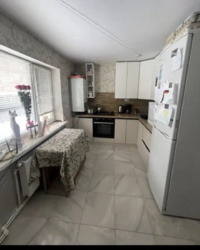 Продам частину будинка з гаражем і господарчими будівлями. Завжди відпишу в вайбер. фото 1 Продам частину будинка з гаражем і господарчими будівлями. Завжди відпишу в вайбер. фото 1