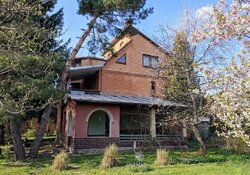 Продаж 3 поверхового будинку з верандою і ділянкою на 12 соток, 169 кв. м фото 2 Продаж 3 поверхового будинку з верандою і ділянкою на 12 соток, 169 кв. м фото 2