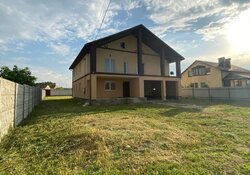 Продаж 3 поверхового будинку з верандою і ділянкою на 10 соток, 340 кв. м, 10 кімнат фото 1 Продаж 3 поверхового будинку з верандою і ділянкою на 10 соток, 340 кв. м, 10 кімнат фото 1