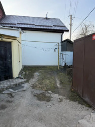 Продам частину будинка з гаражем і господарчими будівлями. Завжди відпишу в вайбер. фото 9 Продам частину будинка з гаражем і господарчими будівлями. Завжди відпишу в вайбер. фото 9