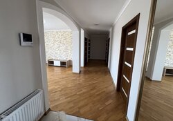 Продаж 1 поверхового будинку з ділянкою на 4.5 сотки, 205 кв. м, 3 кімнати. Біля костелу ліва сторона. фото 2 Продаж 1 поверхового будинку з ділянкою на 4.5 сотки, 205 кв. м, 3 кімнати. Біля костелу ліва сторона. фото 2