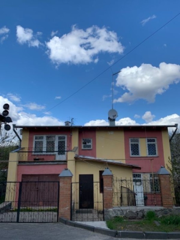 Продам частный дом в центре Полтавы. На машине до корпусного парка 5 минут. фото 1 Продам частный дом в центре Полтавы. На машине до корпусного парка 5 минут. фото 1