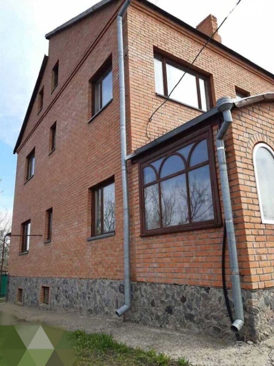 Продаж гарного будинку майже в центрі міста фото 1 Продаж гарного будинку майже в центрі міста фото 1