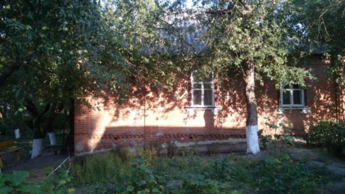 Дом участок земли 14 соток коммуникации центр города шикарное место. фото 1 Дом участок земли 14 соток коммуникации центр города шикарное место. фото 1