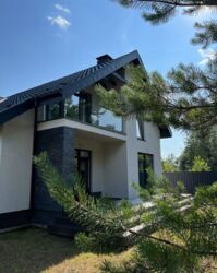 Продаж будинку у мальовничомі місті біля річки в місті фото 1 Продаж будинку у мальовничомі місті біля річки в місті фото 1