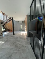 Продаж будинку у мальовничомі місті біля річки в місті фото 10 Продаж будинку у мальовничомі місті біля річки в місті фото 10