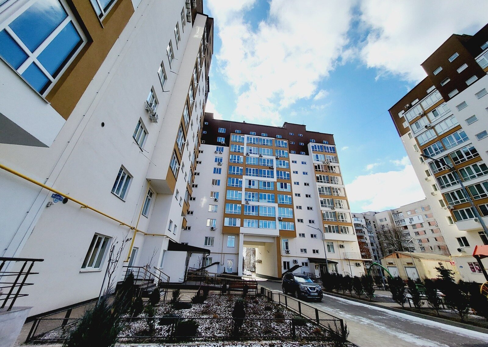 Продаж комерційного приміщення на просп. Юності, площа 200 кв.м фото 1 Продаж комерційного приміщення на просп. Юності, площа 200 кв.м фото 1