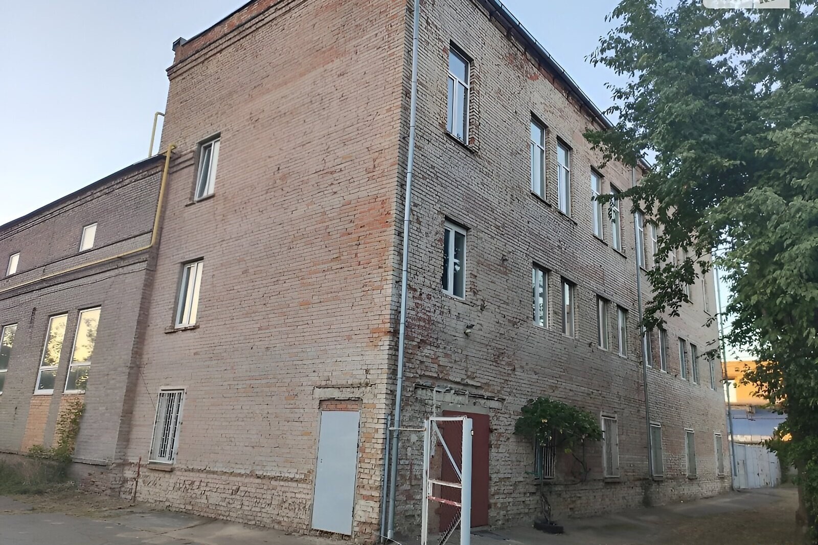 Продаж комерційного приміщення на вул. Академіка Янгеля 4, площа 1246 кв.м фото 1 Продаж комерційного приміщення на вул. Академіка Янгеля 4, площа 1246 кв.м фото 1