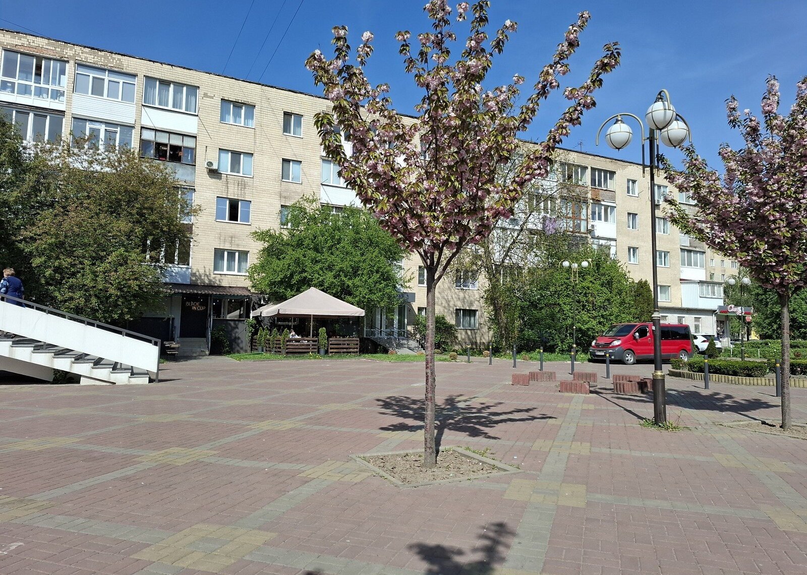 Продаж комерційного приміщення на вул. Замостянська 24, площа 52 кв.м фото 1 Продаж комерційного приміщення на вул. Замостянська 24, площа 52 кв.м фото 1