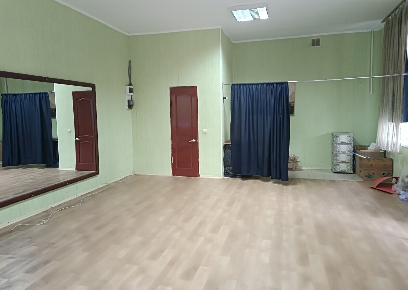 Продаж офісного приміщення 63 кв.м. на 1 поверсі на вул. Василя Порика, п`ятиповерхова будівля фото 1 Продаж офісного приміщення 63 кв.м. на 1 поверсі на вул. Василя Порика, п`ятиповерхова будівля фото 1