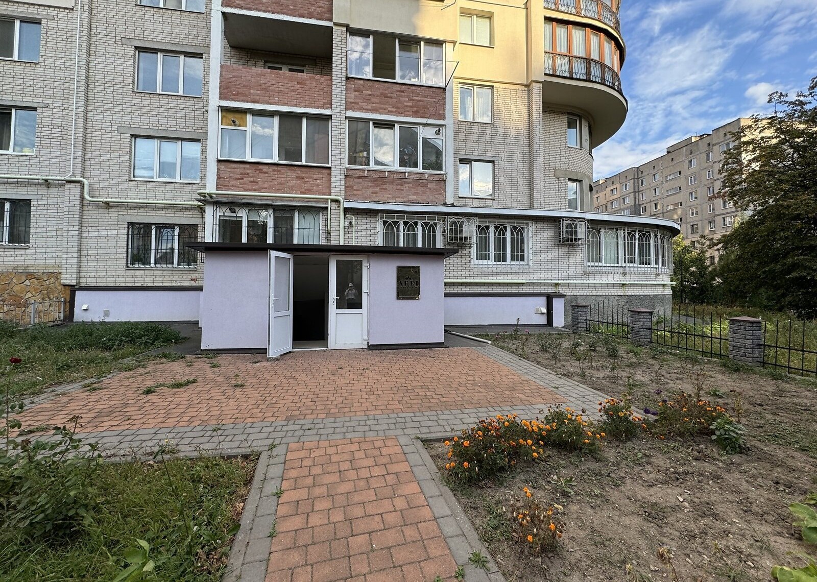 Продаж комерційного приміщення на вул. Андрія Первозванного, площа 60.5 кв.м фото 1 Продаж комерційного приміщення на вул. Андрія Первозванного, площа 60.5 кв.м фото 1