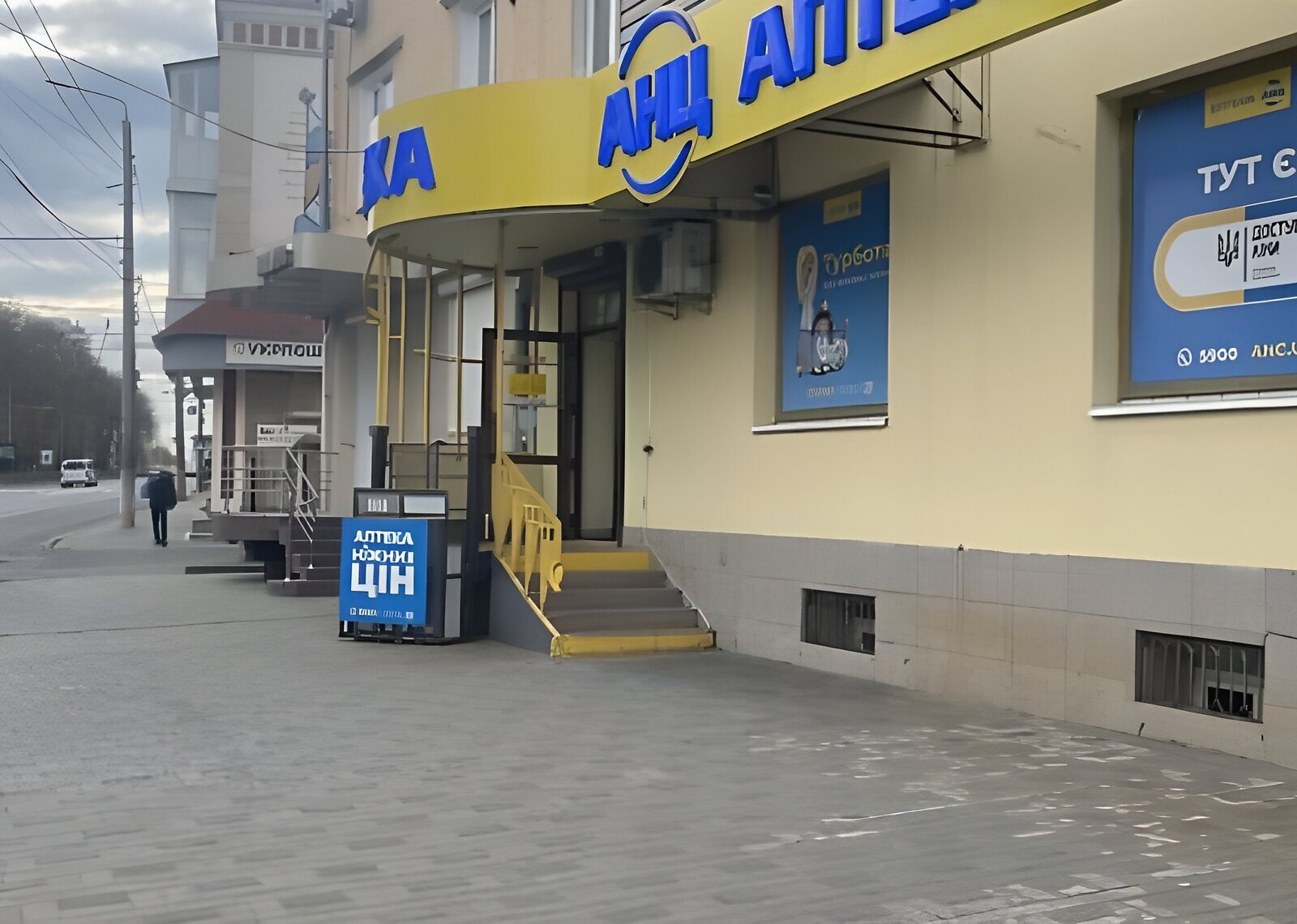 Продаж офісного приміщення 57 кв.м. на 1 поверсі на вул. Пирогова, триповерхова будівля фото 1 Продаж офісного приміщення 57 кв.м. на 1 поверсі на вул. Пирогова, триповерхова будівля фото 1