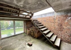 🏢    . , . ³  29