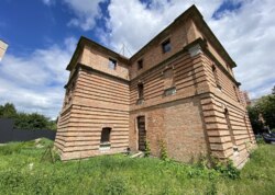 🏢    . , . ³  24