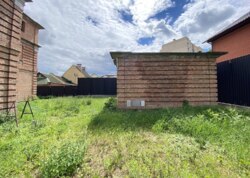 🏢    . , . ³  10