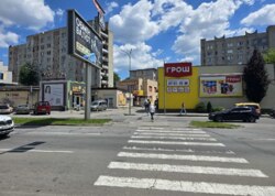 Продаж комерційного приміщення на просп. Юності, площа 420 кв.м фото 3 Продаж комерційного приміщення на просп. Юності, площа 420 кв.м фото 3
