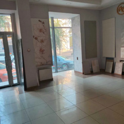 Продам приміщення в центрі Харкова (магазин, салон та ін) фото 3 Продам приміщення в центрі Харкова (магазин, салон та ін) фото 3