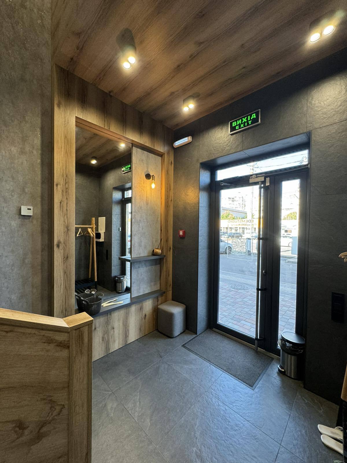 1722 VIP-      1