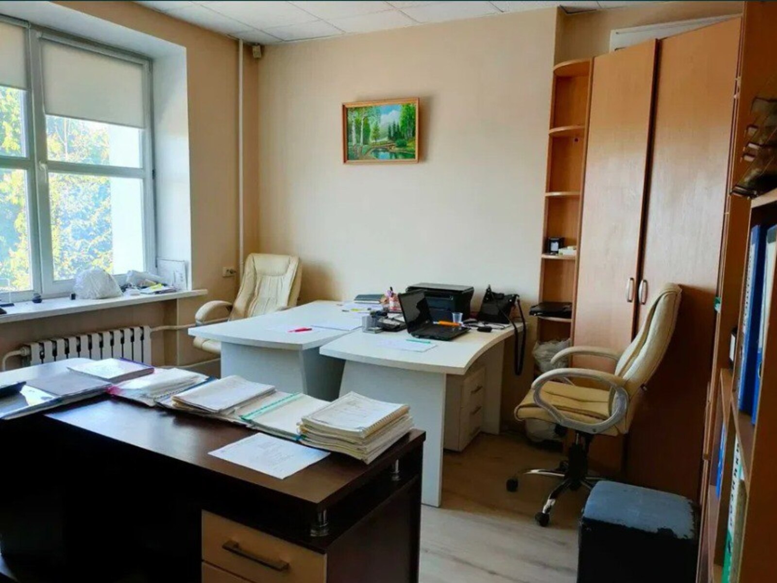 Продам 3 -пов.нежитлову будівлю S=773кв.м. на Таращанському м-ві. фото 1 Продам 3 -пов.нежитлову будівлю S=773кв.м. на Таращанському м-ві. фото 1