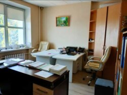 Продам 3 -пов.нежитлову будівлю S=773кв.м. на Таращанському м-ві. фото 1 Продам 3 -пов.нежитлову будівлю S=773кв.м. на Таращанському м-ві. фото 1