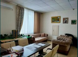 Продам 3 -пов.нежитлову будівлю S=773кв.м. на Таращанському м-ві. фото 3 Продам 3 -пов.нежитлову будівлю S=773кв.м. на Таращанському м-ві. фото 3