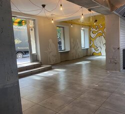 Фасадне приміщення у центрі міста фото 1 Фасадне приміщення у центрі міста фото 1