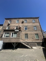 Окрема будівля в центрі міста 594 м2 фото 1 Окрема будівля в центрі міста 594 м2 фото 1