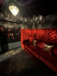   'Elegant club'      5