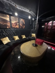   'Elegant club'      12