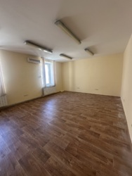 Окрема будівля в центрі міста 594 м2 фото 9 Окрема будівля в центрі міста 594 м2 фото 9