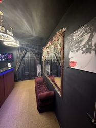   'Elegant club'      18