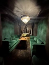   'Elegant club'      16