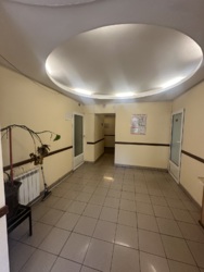 Окрема будівля в центрі міста 594 м2 фото 4 Окрема будівля в центрі міста 594 м2 фото 4