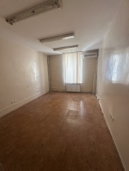 Окрема будівля в центрі міста 594 м2 фото 2 Окрема будівля в центрі міста 594 м2 фото 2