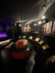   'Elegant club'      4