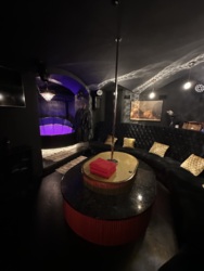   'Elegant club'      1