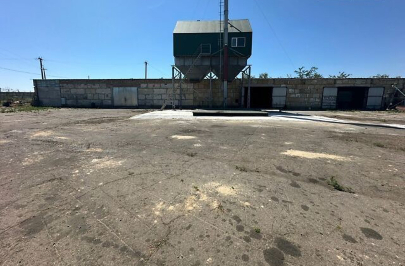 Продаж комерційного приміщення Врадіівка, на вулиця Привокзальна 1, площа 7000 кв. м фото 1 Продаж комерційного приміщення Врадіівка, на вулиця Привокзальна 1, площа 7000 кв. м фото 1