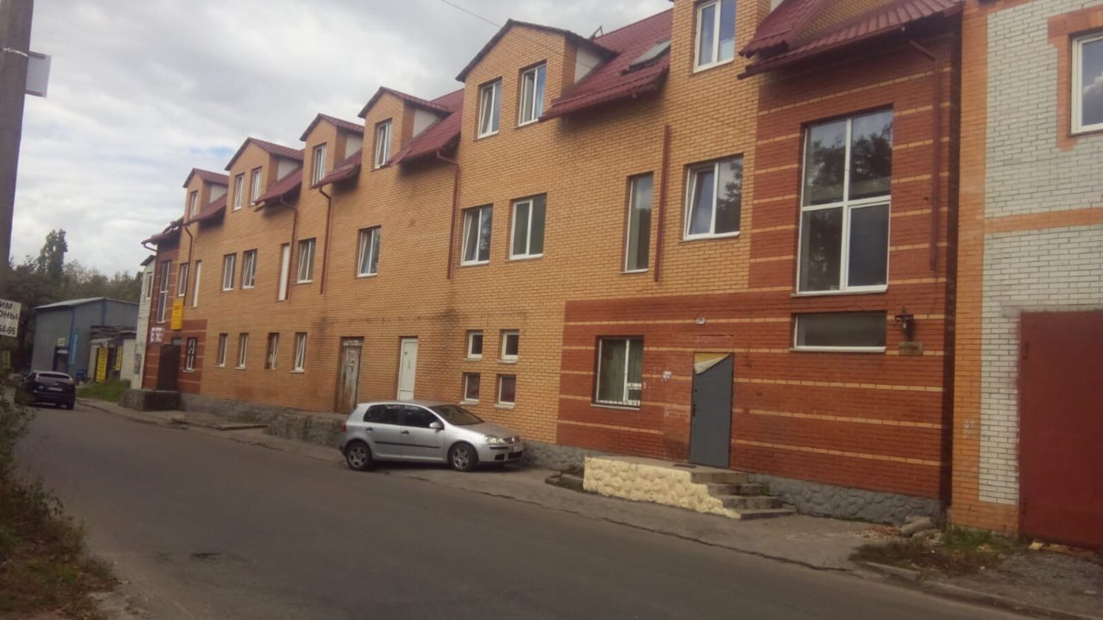 Продаж хостел біля метро Академгородка фото 1 Продаж хостел біля метро Академгородка фото 1