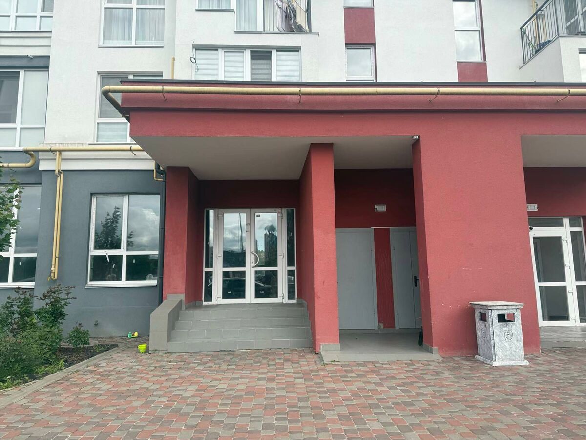 Продам фасадне нежитлове приміщення (тогову площу) 936м2 на 1 поверсі в Житловому комплексі, село Крюківщина фото 1 Продам фасадне нежитлове приміщення (тогову площу) 936м2 на 1 поверсі в Житловому комплексі, село Крюківщина фото 1