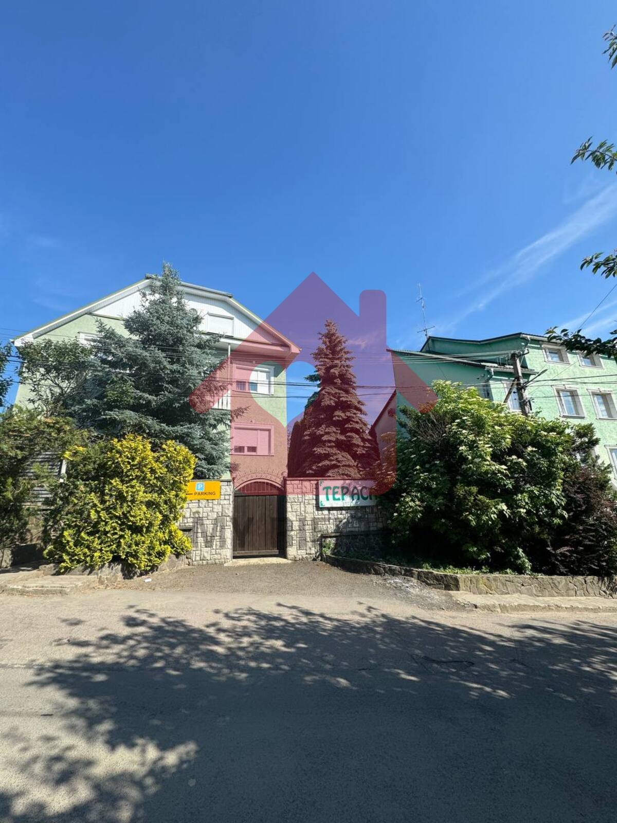 Продаж готельного комплексу в центрі міста. фото 1 Продаж готельного комплексу в центрі міста. фото 1