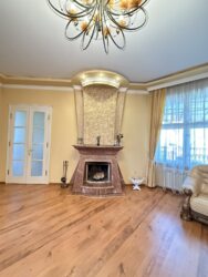 Продаж фасадного комерційного приміщення в центральній частині Мукачева. Поряд житловий будинок — чудове доповнення до основного об’єкта! фото 7 Продаж фасадного комерційного приміщення в центральній частині Мукачева. Поряд житловий будинок — чудове доповнення до основного об’єкта! фото 7