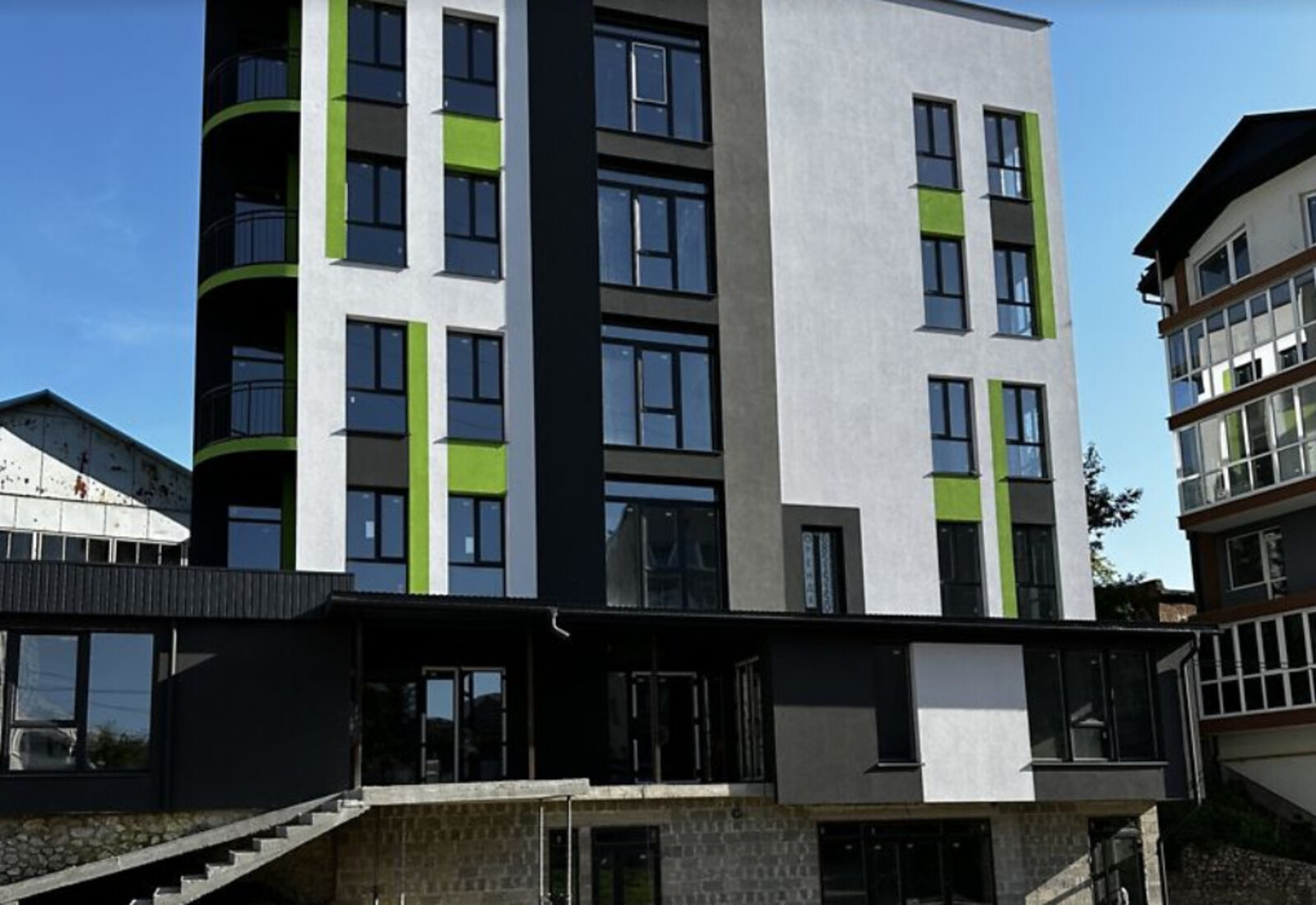 Продаж комерційного приміщення на вул. Наливайка, площа 106.7 кв.м фото 1 Продаж комерційного приміщення на вул. Наливайка, площа 106.7 кв.м фото 1