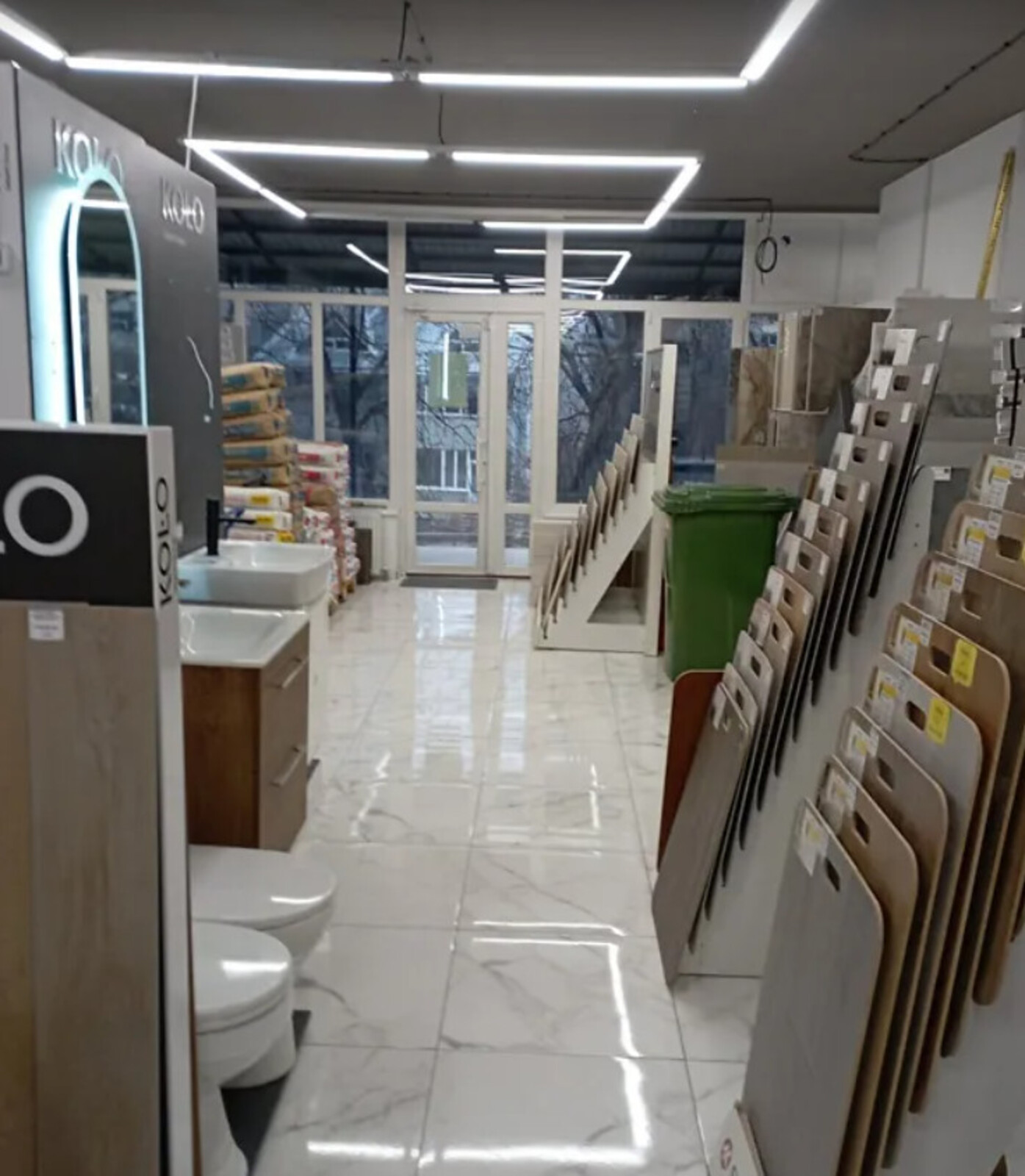 Продаж комерційного приміщення на вул. Київська, площа 253 кв.м фото 1 Продаж комерційного приміщення на вул. Київська, площа 253 кв.м фото 1